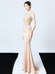Robe de soirée longue ornée d'appliqués et de perles, faite à la main 