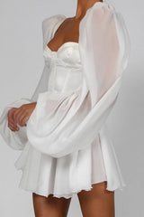 robe moulante et sexy en mousseline à manches lanternes