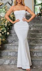 Robe longue blanche drapée à corset et bustier 