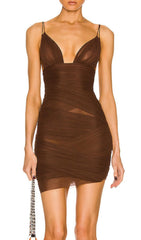 Robe mini en résille froncée à bretelles et décolleté plongeant