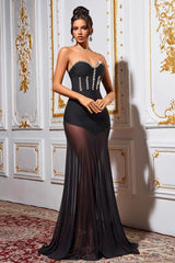 Robe de soirée moulante bustier en résille strassée