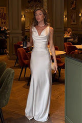 Robe de soirée luxueuse en satin uni à col bénitier