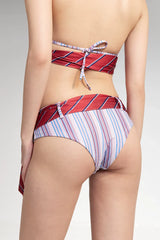 Ensemble bikini rayé à nouer sur le devant avec paréo à manches longues
