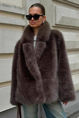Manteau mi-long duveteux en fausse fourrure de renard marron à large col
