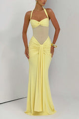 Robe de soirée moulante à empiècements en résille et ceinture sirène