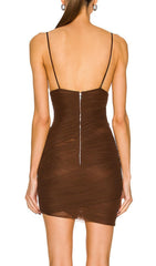 Robe mini en résille froncée à bretelles et décolleté plongeant