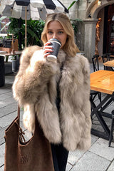 Manteau court et chaud à col montant en fausse fourrure de renard