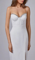 Robe midi moulante à bretelles 