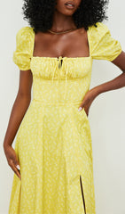 Robe midi vintage à manches bouffantes et imprimé floral jaune 