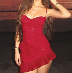 Robe de vacances mini rouge à volants et bretelles spaghetti taille haute