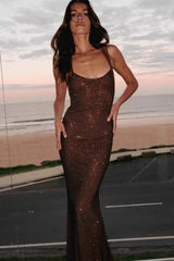 Robe de soirée maxi moulante dos nu à bretelles et strass