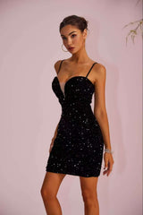 Robe de soirée à bretelles spaghetti, empiècements de sequins et fente transparente