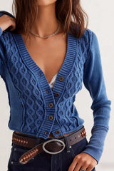 Cardigan à col en V, grosse maille torsadée et boutons brodés