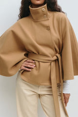 Trench-coat uni à col montant, boutonné à la taille et ceinture nouée