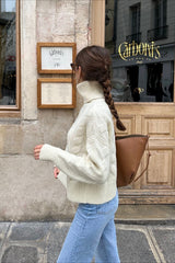 Pull ample à col montant et maille lâche