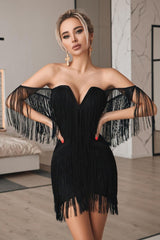 Robe de soirée moulante à franges, dos nu et col en V