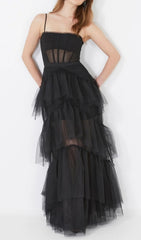 Robe de soirée longue en tulle à volants étagés