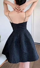 Robe courte à bretelles noires