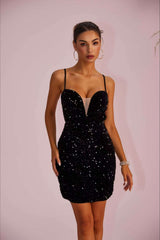 Robe de soirée à bretelles spaghetti, empiècements de sequins et fente transparente
