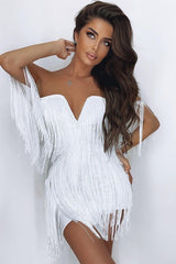 Robe de soirée moulante à franges, dos nu et col en V