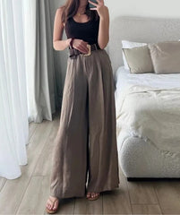 Pantalon satiné à ceinture et poches, jambes larges ... pantalon à poches et ceinture.