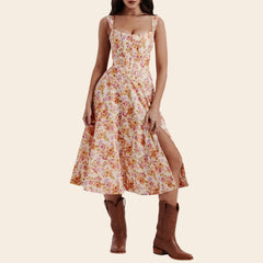 Robe fleurie fendue et décolletée en A