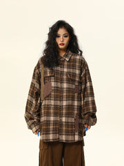 Chemise en flanelle à carreaux surdimensionnée et usée avec écussons intentionnels