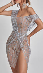 Robe mini à sequins fendue