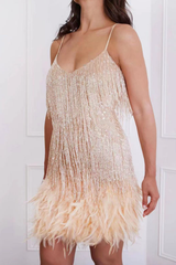 Robe à franges, sequins et plumes