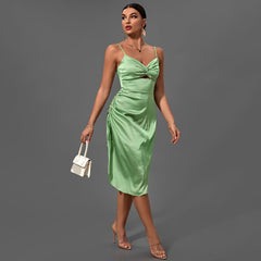 Robe midi moulante à bretelles et découpes
