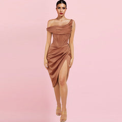 Robe midi asymétrique à une épaule et manches courtes HI1209
