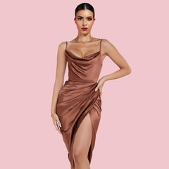 Robe moulante midi à bretelles, sans manches et à volants HI1250