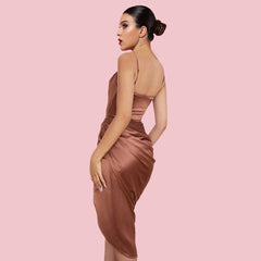 Robe moulante midi à bretelles, sans manches et à volants HI1250