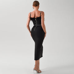 Robe bandage midi sans bretelles à plumes