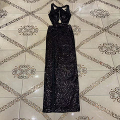Robe moulante maxi sans manches à col rond et découpes HT2694