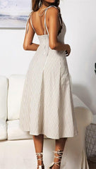 Robe à rayures nautiques à décolleté plongeant