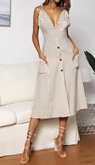Robe à rayures nautiques à décolleté plongeant