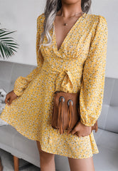 Robe longue à manches longues fleurie décolletée