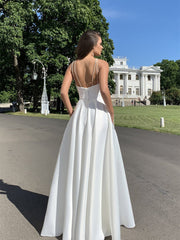 Robe dos nu à bretelles 