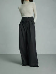 Pantalon noir à jambes larges et taille haute 