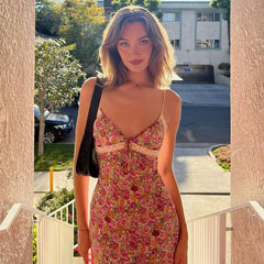 Robe longue en dentelle à bretelles et fleurs