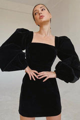 robe en velours noir à manches bouffantes