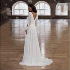 Robe légère élégante à manches longues et col en V