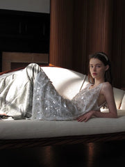 Robe à superposition transparente ornée de sequins