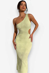 Robe rayée cintrée à épaules asymétriques