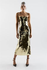 Robe longue dorée dos nu à paillettes et bustier