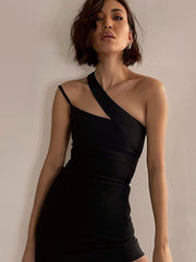 Robe cintrée à épaules dénudées 