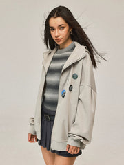 Manteau gris à capuche zippée