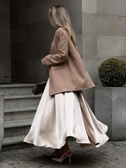 Élégante jupe longue en satin taille haute