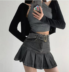 Jupe courte plissée en jean slim 